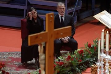 La misa funeral de Huelva por por las víctimas de Adamuz, en imágenes