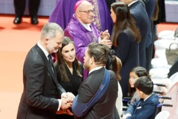 Última hora del accidente de tren en Córdoba y del servicio de Rodalies, en directo | Los Reyes consuelan a los familiares de las víctimas de Adamuz durante la misa funeral en Huelva