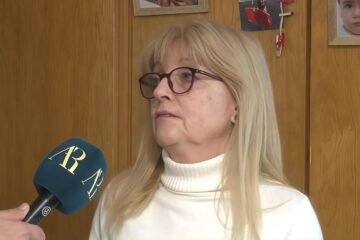 Begoña (63 años) comparte piso con 12 personas y paga 600€: «Ellos tienen toda la vida por delante, pero yo no»