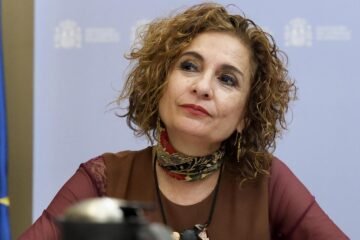 Ya ha entrado en vigor: este es el dinero que puede dar un padre a un hijo sin tener que pagar impuestos según Hacienda