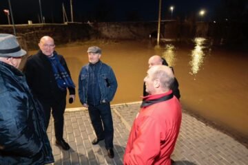 La crecida pone en jaque a Valladolid: desalojos en Puente Duero y el Esgueva vigilado al minuto en pleno Cecopi