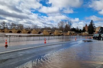 Tráfico reabre la N-110 en San Esteban de Gormaz tras bajar el nivel del Duero