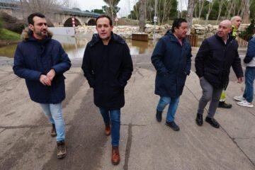 “Estamos con el agua al cuello”: Viana de Cega vuelve a contener el reflujo del Duero