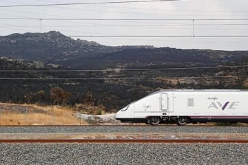 Miedo al tren, viajes más lentos y trasvase al avión y la carretera: el accidente de Adamuz abre un punto de inflexión en el AVE
