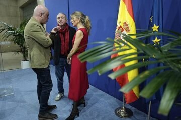 Sánchez arremete contra la patronal por rechazar el alza del SMI hasta 1.221 euros y le pide «que paguen más»