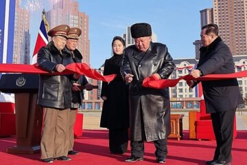 Kim Jong-un inaugura un barrio para las familias de los «héroes caídos» en la guerra de Ucrania