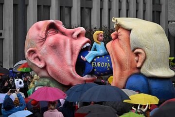 Las carrozas del carnaval de Colonia desfilan contra Putin