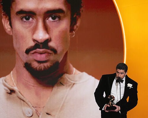 Bad Bunny hace historia en español con el Grammy a mejor disco del año