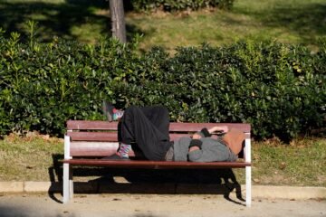 El ascensor social no admite pobres