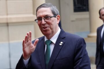 España promete a Cuba alimentos y medicinas ante la asfixia de Washington, pero no petróleo