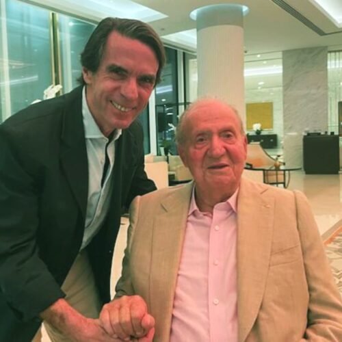 Aznar publica una foto con Juan Carlos, “rey de la democracia y las libertades”
