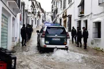 Los 1.600 vecinos de Grazalema regresan a sus casas 11 días después de la colmatación de su acuífero