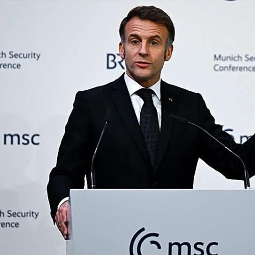 Macron llama a la calma tras la muerte de un joven ultranacionalista en un altercado en Lyon