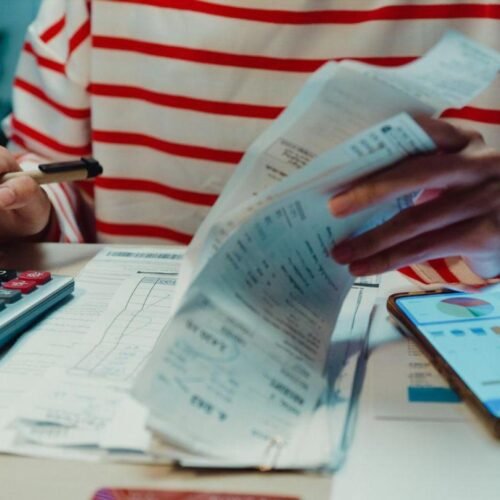 España cambia las normas: la factura de la luz es 3 veces más barata que en Alemania e Italia a pesar de la guerra de Irán