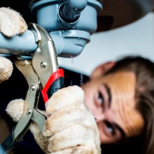 Tubería, persiana o lavadora: no todo lo que se rompe en una vivienda alquilada debe pagarlo el propietario según la ley