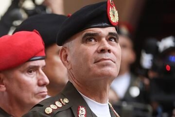 Delcy Rodríguez purga al ministro de Defensa de Venezuela, Vladímir Padrino, para congraciarse con Trump