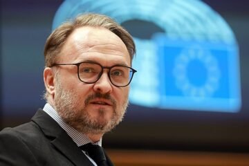 Bruselas pide a los gobiernos tomar medidas para ahorrar combustible