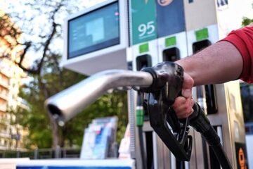 Hatta Energy denuncia el bloqueo de buques y Exolum dice que funciona con normalidad