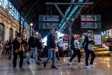 Polémica entre el Ayuntamiento de València y Renfe por cambios en la llegada de los trenes de Cercanías en Fallas