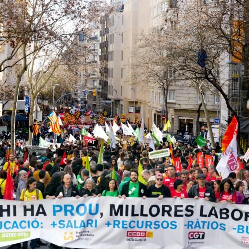 La Generalitat de Cataluña firma con CC OO y UGT un acuerdo para mejorar el salario de los profesores