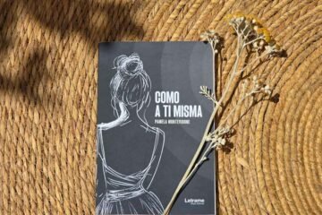 ‘COMO A TI MISMA’, DE NATALIA LÓPEZ, CUMPLE UNA DÉCADA CONVIRTIÉNDOSE EN UN REFUGIO DE RESILIENCIA Y ESPERANZA CONTRA LA VIOLENCIA INTERPERSONAL