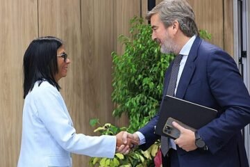 Repsol acuerda con Venezuela ampliar su negocio de gas y petróleo en el país caribeño