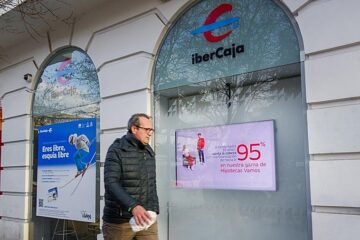 Avalar a tu hijo en el banco para que se compre una casa puede convertirse en un problema: las situaciones a las que debes prestar atención