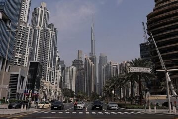 Bancos españoles instan a sus clientes a liquidar las operaciones pendientes en el golfo Pérsico