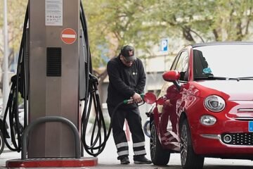 Las petroleras piden a Moncloa evitar las ayudas directas para controlar el precio de la gasolina