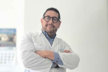 VINICIO VILLALOBOS ORTEGA EXAMINA LAS GRIETAS ÉTICAS DE LA SANIDAD EN SU ENSAYO ‘VIOLENCIA EN LA ESTRUCTURA HOSPITALARIA. ¿COSTUMBRE, NECESIDAD O SILENCIOS CÓMPLICES?’