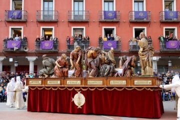 Una de las plazas renacentistas más bonitas de España, testigo del momento cumbre de su Semana Santa: verlo cuesta 25€
