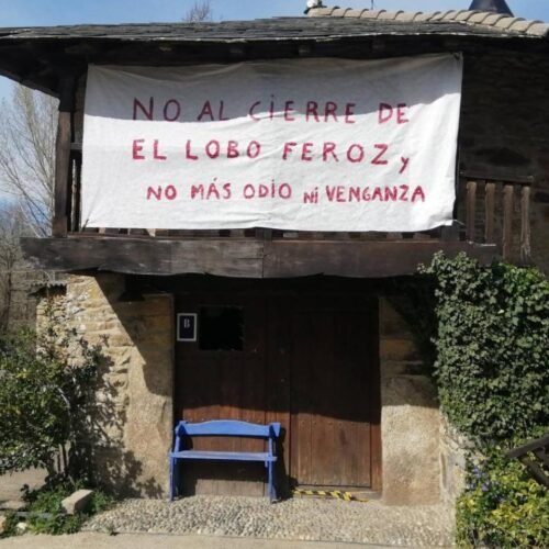 Conflicto en tierra de lobos: vandalismo con hacha, un bar cerrado y denuncias entre el alcalde y un ecologista