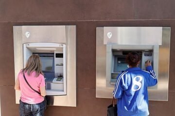 Las comisiones bancarias dificultan la retirada gratis de efectivo en cajeros