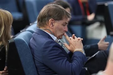 El jefe económico de Sánchez planta al Congreso y no acude a explicar el relevo de Escribano en Indra