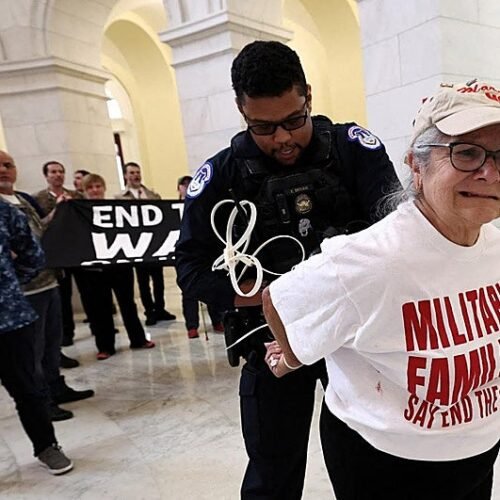 Detenidos varias decenas de veteranos del Ejército de EE.UU. en una protesta contra la guerra de Irán