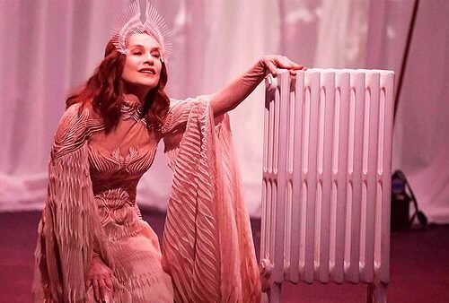 Guapa, reina y un poco estafadora