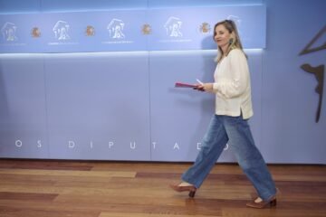 Sumar sopesa abstenerse en la ley de Junts para prohibir el burka en plena negociación sobre alquileres