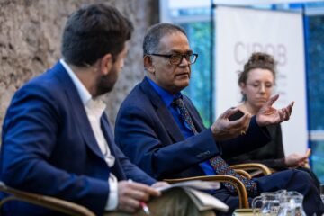 Amitav Acharya, politólogo: “EE UU tiene un poder destructivo inmenso pero poco para reconstruirse”