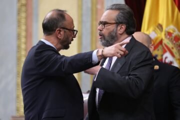 El PSOE presiona para expulsar un mes al diputado de Vox que increpó a la Presidencia del Congreso
