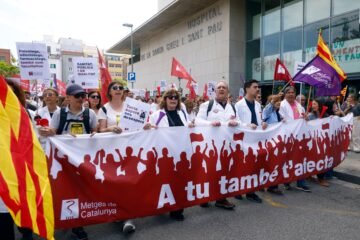 El choque entre Metges de Catalunya y Salud se enquista mientras la huelga va a menos