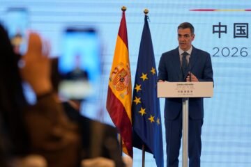 Pedro Sánchez defiende la regularización de inmigrantes en una carta a la ciudadanía