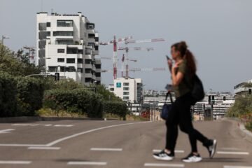 Valdebebas, el barrio que nació hace dos décadas como emblema del nuevo urbanismo y hoy es lo opuesto al modelo de Almeida