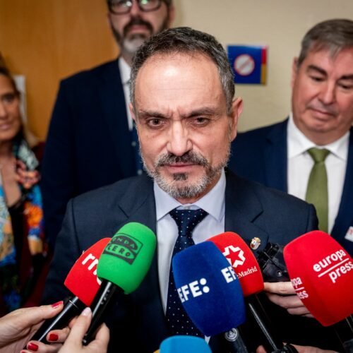 El alcalde de Móstoles elude las acusaciones de acoso sexual y laboral y arremete contra el Gobierno de Sánchez