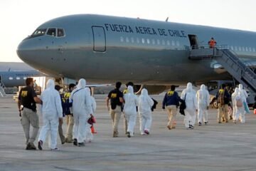 Chile expulsa a 40 inmigrantes irregulares, los primeros de la era Kast