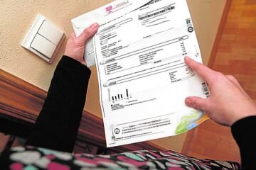 De seguros de urgencia a más potencia: los costes ocultos en tu factura de la luz que te hacen pagar más