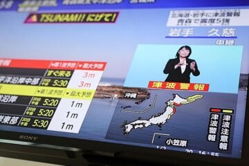 Un tsunami alcanza la costa en el norte de Japón tras el terremoto de 7,4