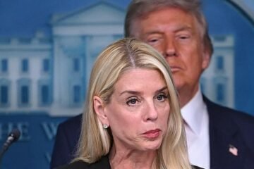 Trump destituye a la fiscal general Bondi por no controlar el escándalo Epstein