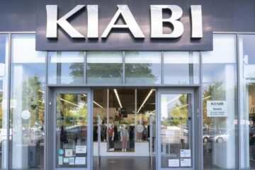 Kiabi vende el conjunto de oficina más elegante y fresco para lucir este verano: falda + camisa por solo 35 euros