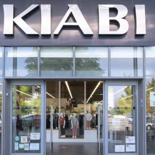 Kiabi vende el conjunto de oficina más elegante y fresco para lucir este verano: falda + camisa por solo 35 euros
