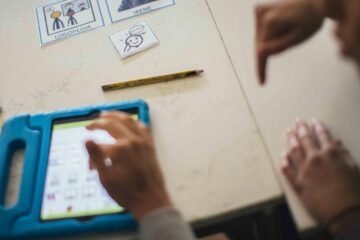 El TSJCyL condena a Sacyl a pagar más de 11.000 euros a una familia por los gastos de logopedia de su hijo sordo